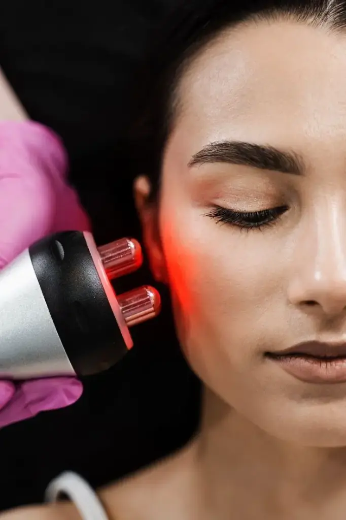 Radiofrecuencia facial + Limpieza profunda con Hidro facial 